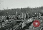 Standbild Ersten Weltkrieg American Expeditionary Force Friedhof Bois de Etraye Frankreich, 1918, aus Sekunde 15 historischem Filmmaterial Videoclip 65675026366