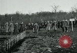 Standbild Ersten Weltkrieg American Expeditionary Force Friedhof Bois de Etraye Frankreich, 1918, aus Sekunde 56 historischem Filmmaterial Videoclip 65675026366
