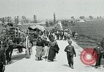 Standbild Aisne Betrieb zivilen Flüchtlingen Ersten Weltkrieg Montmirail Frankreich, 1918, aus Sekunde 6 historischem Filmmaterial Videoclip 65675026376