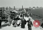 Standbild Aisne Betrieb zivilen Flüchtlingen Ersten Weltkrieg Montmirail Frankreich, 1918, aus Sekunde 8 historischem Filmmaterial Videoclip 65675026376