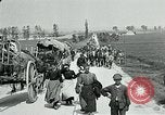 Standbild Aisne Betrieb zivilen Flüchtlingen Ersten Weltkrieg Montmirail Frankreich, 1918, aus Sekunde 9 historischem Filmmaterial Videoclip 65675026376