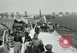 Standbild Aisne Betrieb zivilen Flüchtlingen Ersten Weltkrieg Montmirail Frankreich, 1918, aus Sekunde 12 historischem Filmmaterial Videoclip 65675026376