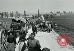 Standbild Aisne Betrieb zivilen Flüchtlingen Ersten Weltkrieg Montmirail Frankreich, 1918, aus Sekunde 13 historischem Filmmaterial Videoclip 65675026376