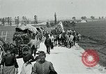 Standbild Aisne Betrieb zivilen Flüchtlingen Ersten Weltkrieg Montmirail Frankreich, 1918, aus Sekunde 14 historischem Filmmaterial Videoclip 65675026376