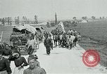 Standbild Aisne Betrieb zivilen Flüchtlingen Ersten Weltkrieg Montmirail Frankreich, 1918, aus Sekunde 15 historischem Filmmaterial Videoclip 65675026376