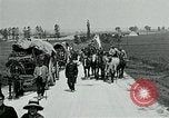 Standbild Aisne Betrieb zivilen Flüchtlingen Ersten Weltkrieg Montmirail Frankreich, 1918, aus Sekunde 17 historischem Filmmaterial Videoclip 65675026376