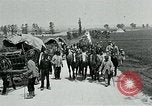 Standbild Aisne Betrieb zivilen Flüchtlingen Ersten Weltkrieg Montmirail Frankreich, 1918, aus Sekunde 21 historischem Filmmaterial Videoclip 65675026376