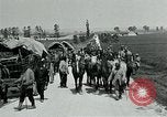 Standbild Aisne Betrieb zivilen Flüchtlingen Ersten Weltkrieg Montmirail Frankreich, 1918, aus Sekunde 22 historischem Filmmaterial Videoclip 65675026376
