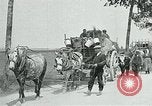 Standbild Aisne Betrieb zivilen Flüchtlingen Ersten Weltkrieg Montmirail Frankreich, 1918, aus Sekunde 31 historischem Filmmaterial Videoclip 65675026376