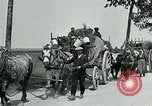 Standbild Aisne Betrieb zivilen Flüchtlingen Ersten Weltkrieg Montmirail Frankreich, 1918, aus Sekunde 33 historischem Filmmaterial Videoclip 65675026376