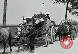 Standbild Aisne Betrieb zivilen Flüchtlingen Ersten Weltkrieg Montmirail Frankreich, 1918, aus Sekunde 35 historischem Filmmaterial Videoclip 65675026376