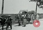 Standbild Aisne Betrieb zivilen Flüchtlingen Ersten Weltkrieg Montmirail Frankreich, 1918, aus Sekunde 49 historischem Filmmaterial Videoclip 65675026376