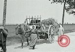 Standbild Aisne Betrieb zivilen Flüchtlingen Ersten Weltkrieg Montmirail Frankreich, 1918, aus Sekunde 50 historischem Filmmaterial Videoclip 65675026376