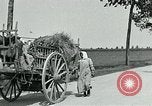 Standbild Aisne Betrieb zivilen Flüchtlingen Ersten Weltkrieg Montmirail Frankreich, 1918, aus Sekunde 53 historischem Filmmaterial Videoclip 65675026376