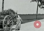 Standbild Aisne Betrieb zivilen Flüchtlingen Ersten Weltkrieg Montmirail Frankreich, 1918, aus Sekunde 54 historischem Filmmaterial Videoclip 65675026376
