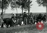 Standbild Aisne Betrieb zivilen Flüchtlingen Ersten Weltkrieg Montmirail Frankreich, 1918, aus Sekunde 57 historischem Filmmaterial Videoclip 65675026376