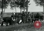 Standbild Aisne Betrieb zivilen Flüchtlingen Ersten Weltkrieg Montmirail Frankreich, 1918, aus Sekunde 59 historischem Filmmaterial Videoclip 65675026376