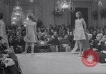 Image fashion show Florence Italie, 1967, de la seconde 9 séquences d'archives historiques vidéo 65675026415