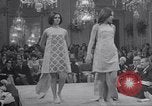 Image fashion show Florence Italie, 1967, de la seconde 12 séquences d'archives historiques vidéo 65675026415