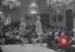 Image fashion show Florence Italie, 1967, de la seconde 24 séquences d'archives historiques vidéo 65675026415