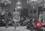 Image fashion show Florence Italie, 1967, de la seconde 27 séquences d'archives historiques vidéo 65675026415