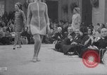 Image fashion show Florence Italie, 1967, de la seconde 28 séquences d'archives historiques vidéo 65675026415