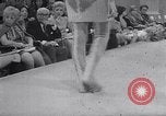 Image fashion show Florence Italie, 1967, de la seconde 33 séquences d'archives historiques vidéo 65675026415