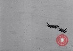 Standbild Royal Air Force Parachute Team Nordafrika, 1967, aus Sekunde 4 historischem Filmmaterial Videoclip 65675026416