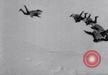 Standbild Royal Air Force Parachute Team Nordafrika, 1967, aus Sekunde 19 historischem Filmmaterial Videoclip 65675026416