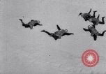 Standbild Royal Air Force Parachute Team Nordafrika, 1967, aus Sekunde 23 historischem Filmmaterial Videoclip 65675026416