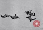 Standbild Royal Air Force Parachute Team Nordafrika, 1967, aus Sekunde 24 historischem Filmmaterial Videoclip 65675026416