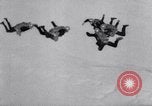 Standbild Royal Air Force Parachute Team Nordafrika, 1967, aus Sekunde 26 historischem Filmmaterial Videoclip 65675026416