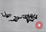 Standbild Royal Air Force Parachute Team Nordafrika, 1967, aus Sekunde 28 historischem Filmmaterial Videoclip 65675026416