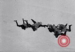 Standbild Royal Air Force Parachute Team Nordafrika, 1967, aus Sekunde 29 historischem Filmmaterial Videoclip 65675026416