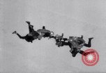 Standbild Royal Air Force Parachute Team Nordafrika, 1967, aus Sekunde 30 historischem Filmmaterial Videoclip 65675026416