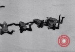 Standbild Royal Air Force Parachute Team Nordafrika, 1967, aus Sekunde 36 historischem Filmmaterial Videoclip 65675026416