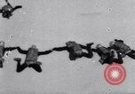 Standbild Royal Air Force Parachute Team Nordafrika, 1967, aus Sekunde 38 historischem Filmmaterial Videoclip 65675026416