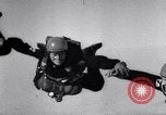 Standbild Royal Air Force Parachute Team Nordafrika, 1967, aus Sekunde 48 historischem Filmmaterial Videoclip 65675026416