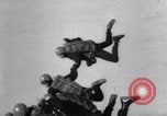 Standbild Royal Air Force Parachute Team Nordafrika, 1967, aus Sekunde 54 historischem Filmmaterial Videoclip 65675026416