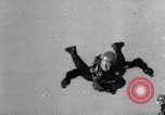 Standbild Royal Air Force Parachute Team Nordafrika, 1967, aus Sekunde 57 historischem Filmmaterial Videoclip 65675026416