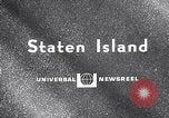 Immagine di Pier sul fuoco Staten Island New York USA, 1967, secondo 4 filmato di repertorio 65675026438