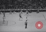 Image Par rapport à l'UCLA college basketball 1967 Dayton Louisville Kentucky USA, 1967, de la seconde 13 séquences d'archives historiques vidéo 65675026442