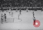 Image Par rapport à l'UCLA college basketball 1967 Dayton Louisville Kentucky USA, 1967, de la seconde 17 séquences d'archives historiques vidéo 65675026442