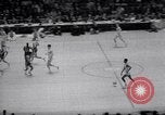 Image Par rapport à l'UCLA college basketball 1967 Dayton Louisville Kentucky USA, 1967, de la seconde 37 séquences d'archives historiques vidéo 65675026442