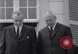 Immagine di Lyndon B Johnson Bonn Germania, 1967, secondo 25 filmato di repertorio 65675026446