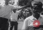 Standbild Ausschreitungen Jakarta Indonesien, 1967, aus Sekunde 14 historischem Filmmaterial Videoclip 65675026448