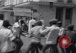 Standbild Ausschreitungen Jakarta Indonesien, 1967, aus Sekunde 27 historischem Filmmaterial Videoclip 65675026448