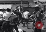 Standbild Ausschreitungen Jakarta Indonesien, 1967, aus Sekunde 31 historischem Filmmaterial Videoclip 65675026448
