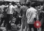Standbild Ausschreitungen Jakarta Indonesien, 1967, aus Sekunde 33 historischem Filmmaterial Videoclip 65675026448