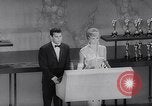 Immagine di Trentaduesima Academy Awards California United States USA, 1960, secondo 23 filmato di repertorio 65675026466
